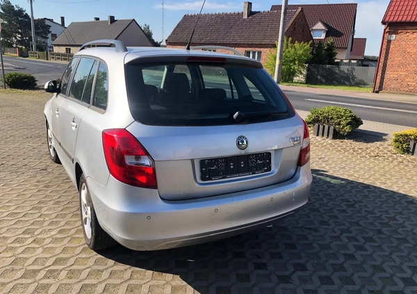 Skoda Fabia cena 10500 przebieg: 80000, rok produkcji 2010 z Brwinów małe 79